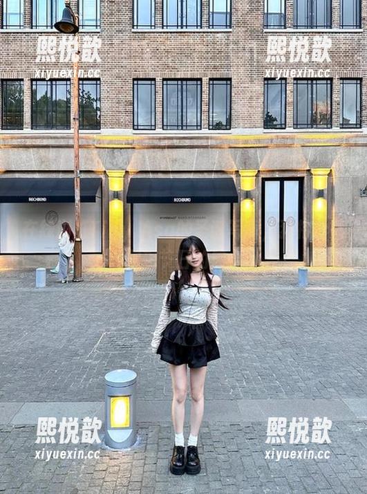 在线浏览Tiny Asa的圣诞写真，独特合集展现节日的魔力